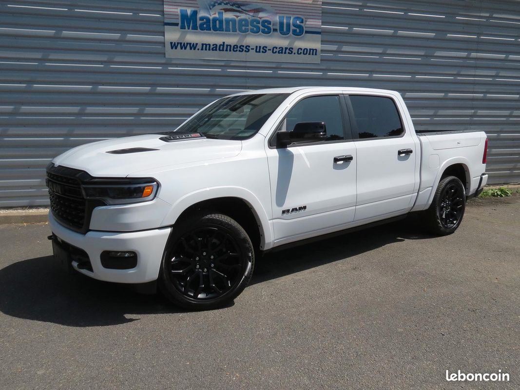 Dodge Ram 1500 Limited Night Edition 4x4 2025 (image 1)