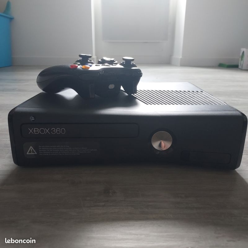 Xbox 360 avec manettes et 14 jeux (image 1)