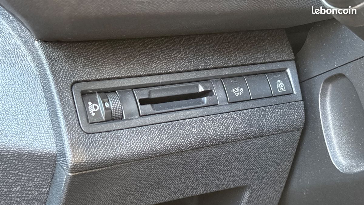 PEUGEOT 3008 1.2 PURETECH 130ch ALLURE EAT6 - Entretien complet * Carplay * Caméra * Grip Control (image 27)