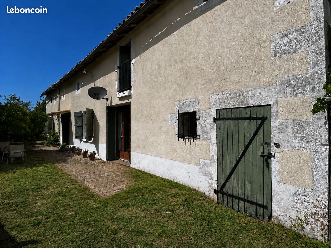 Maison 8 pièces 191 m² · à Blanzay · 191 m² · 125 000 €