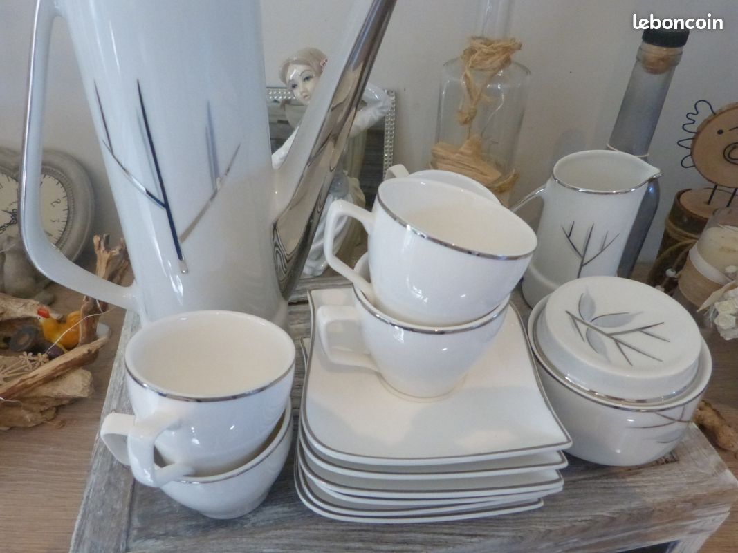 Service à café en porcelaine, 6 tasses et sous tasses (image 1)