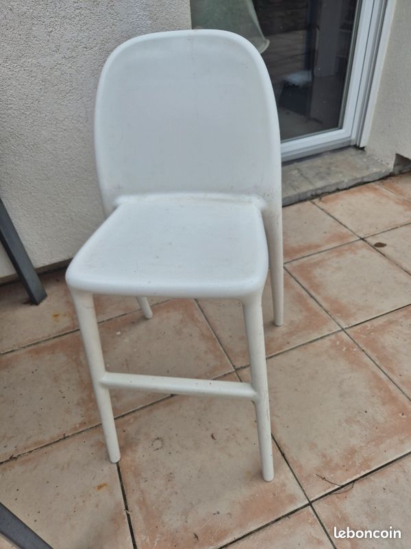 Deux chaises enfant ikea plus tapi (image 1)