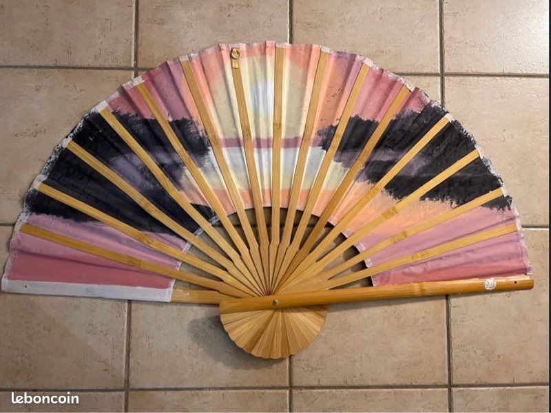 Grand éventail Mural Décoratif – Fleurs Et Papillons Sur Fond Doré, Style Asiatique