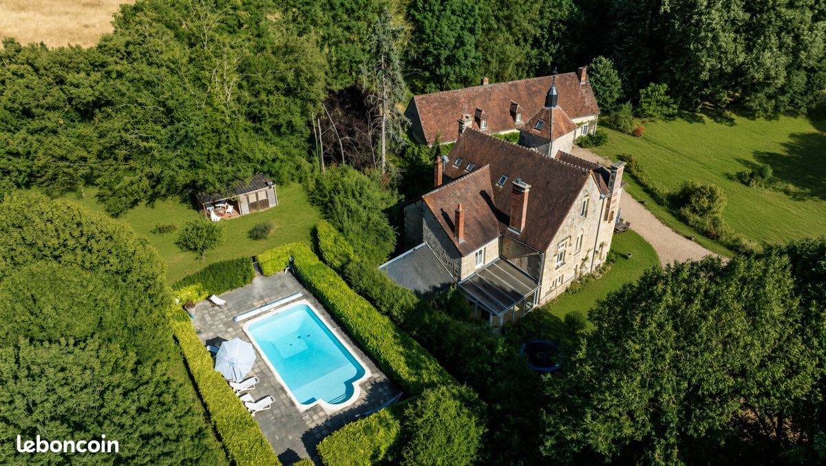 Maison 17 pièces 610 m² · à Beaumont-Sardolles · 610 m² · 850 000 €
