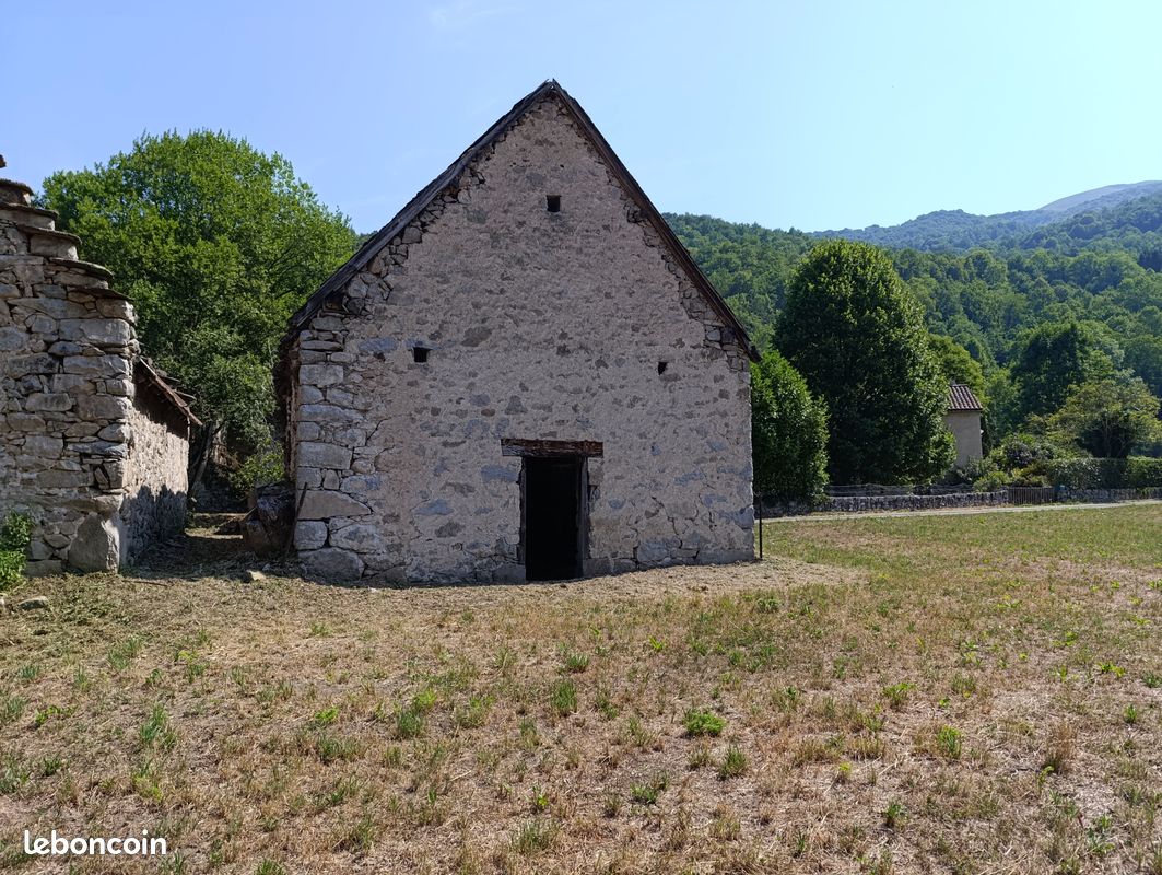 Maison 1 pièce 170 m² · à Ercé · 170 m² · 93 000 €