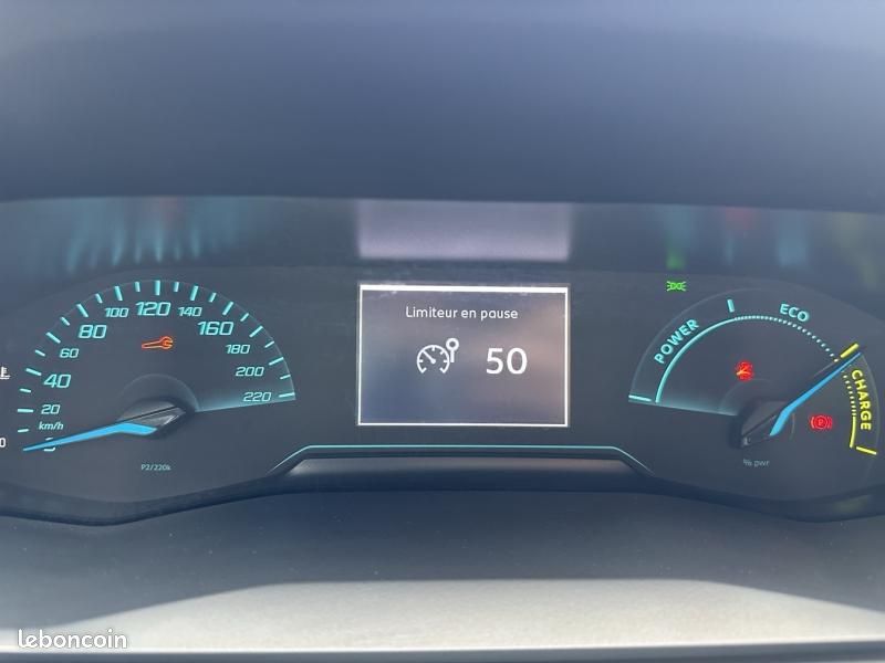 Peugeot 208 1.2 Hybrid 110ch Style e-DCS6 (image 28)