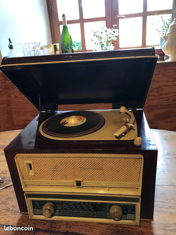 Meuble radio vintage Grundig et tourne-disque / HI FI