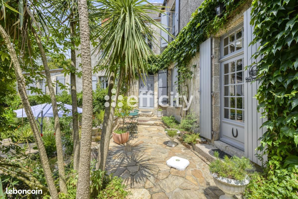 Maison 7 pièces 227 m² · à Montaigu-Vendée · 227 m² · 599 000 €