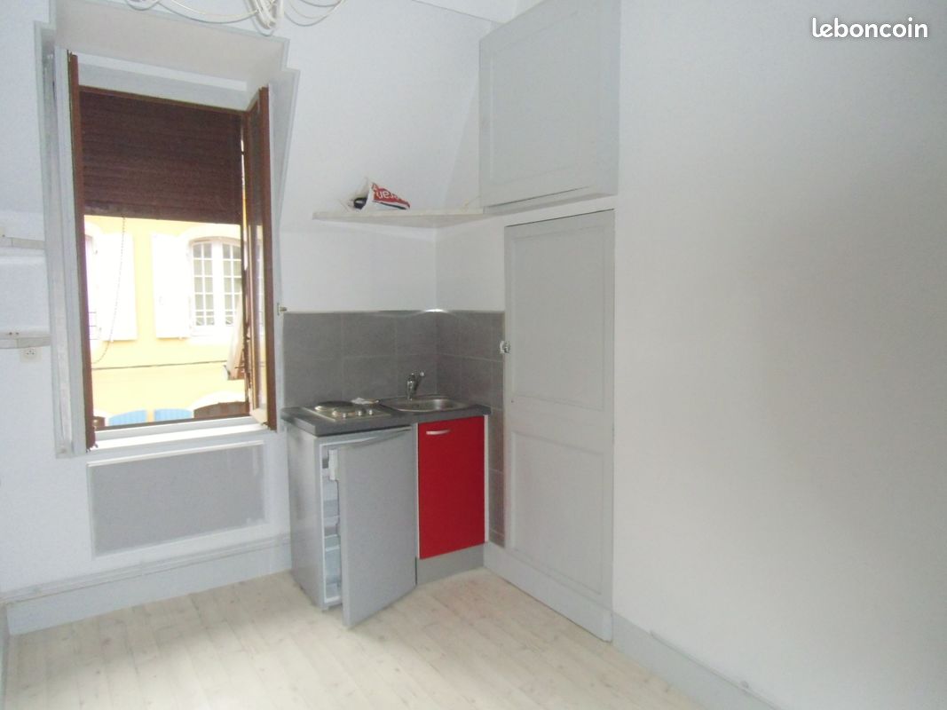 Appartement 1 pièce 19 m² · à Saint-Pourçain-sur-Sioule · 19 m² · 335 €