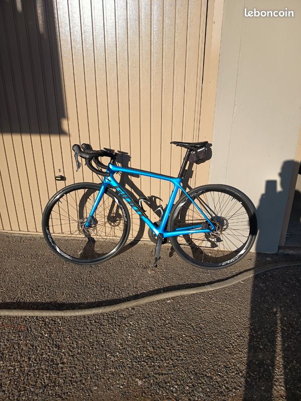 Vélo de route GIANT Advanced Disc TCR Pro 1. Année 2023. Taille S