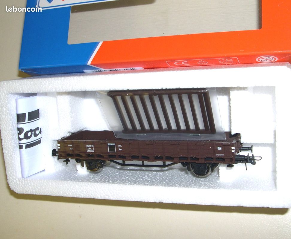 W1030 - wagon Plat a bord bas avec ridelles - SNCF - ROCO HO - ref 47727 - Collection