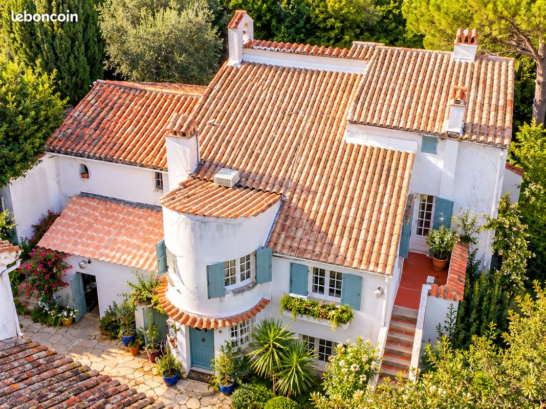 Maison 10 pièces 330 m² · à Grasse · 330 m² · 1 352 000 €
