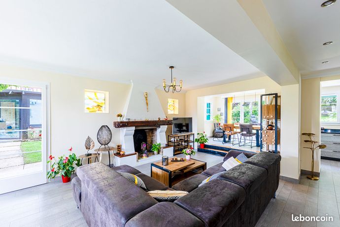 Propriété 10 pièces 220 m²