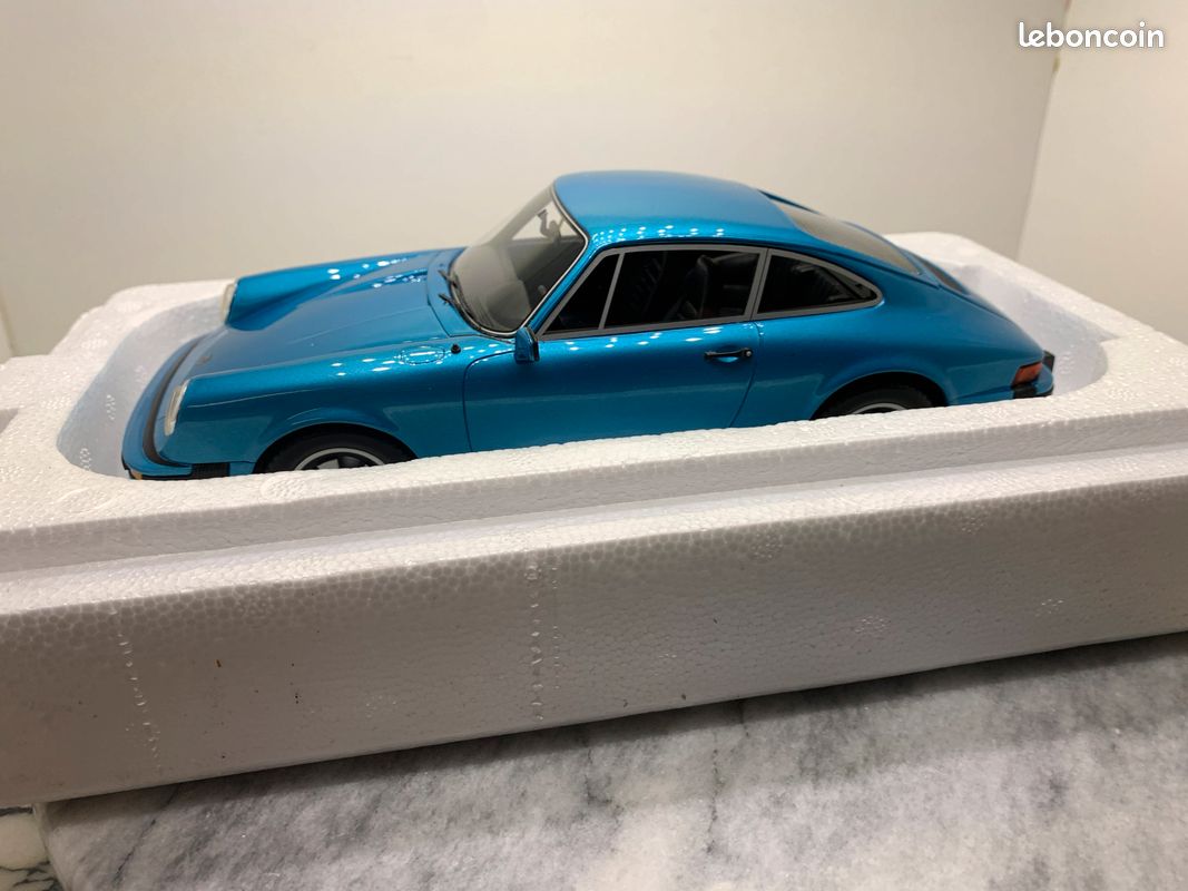 Porsche 911 Coupé bleue Schuco 1/18 (image 2)