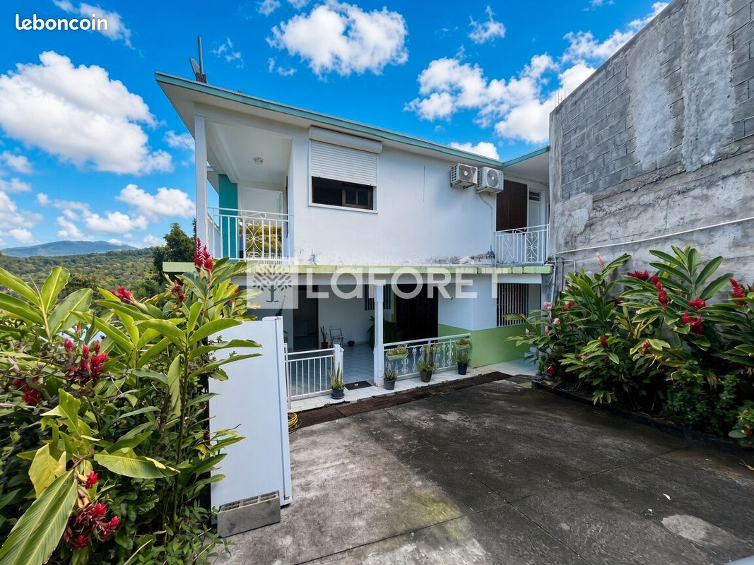 Maison 8 pièces 180 m² · à Bouillante · 180 m² · 294 300 €