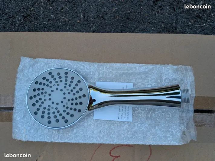 Pommeaux de douche watersens neufs carton de 20 pièces/ 4pièces (image 1)