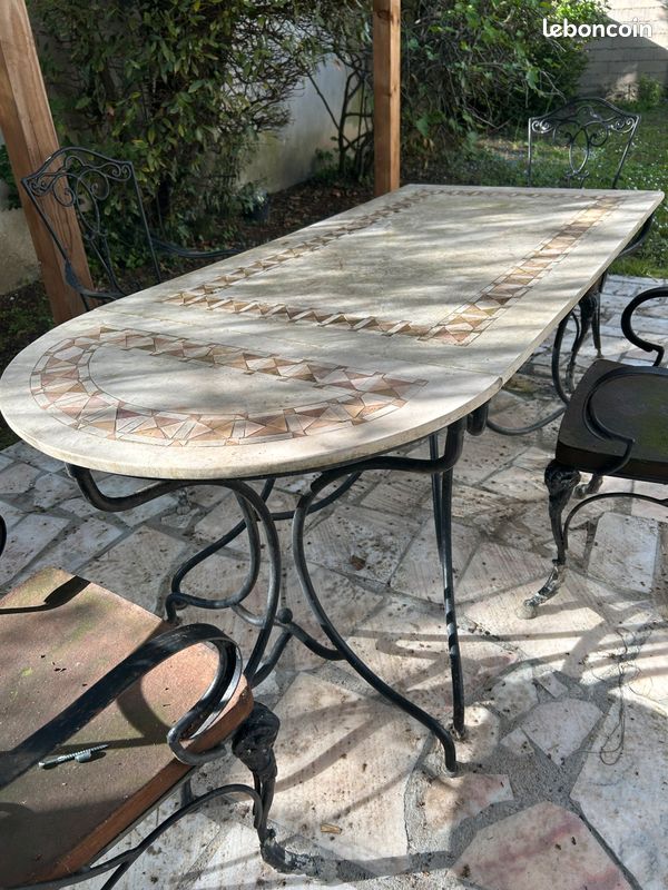 Table de jardin en pierre (image 1)