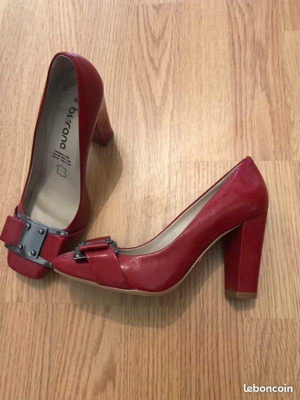 Chaussures en cuir rouges (image 2)