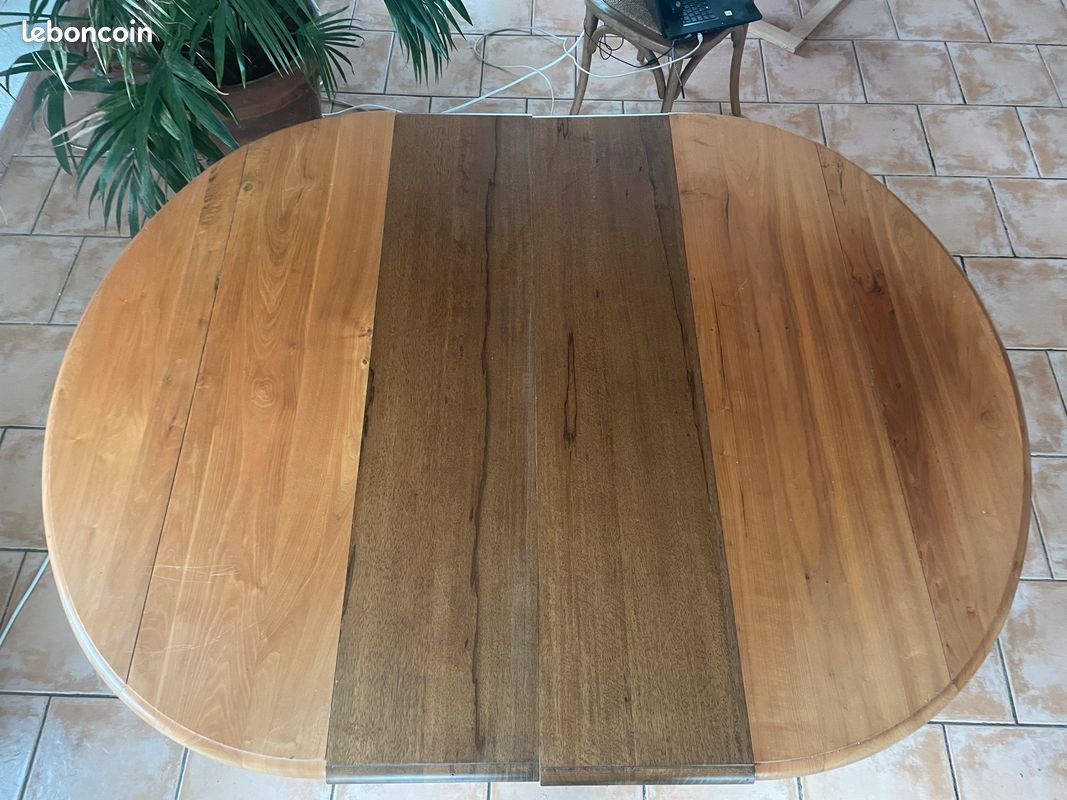 Table en bois (image 1)