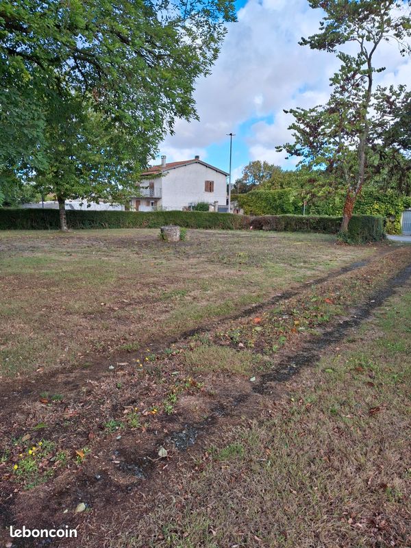 Terrain constructible · à Bourgneuf · 145 000 €