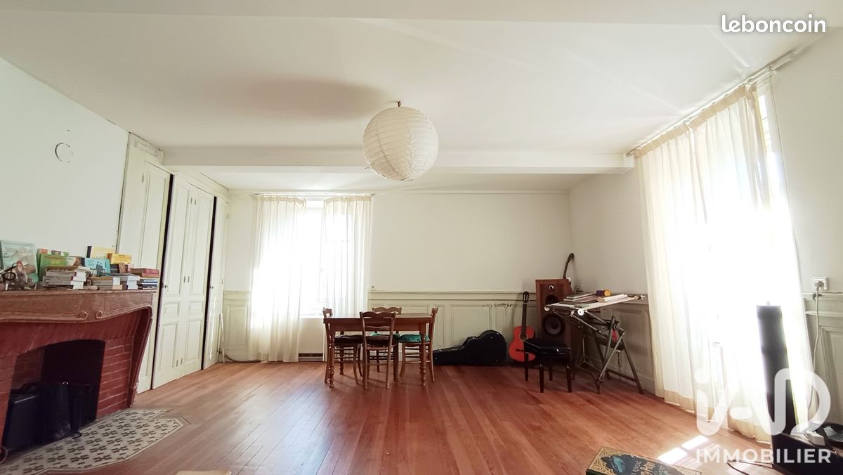 Appartement 4 pièces 314 m² · à La Pacaudière · 314 m² · 150 000 €