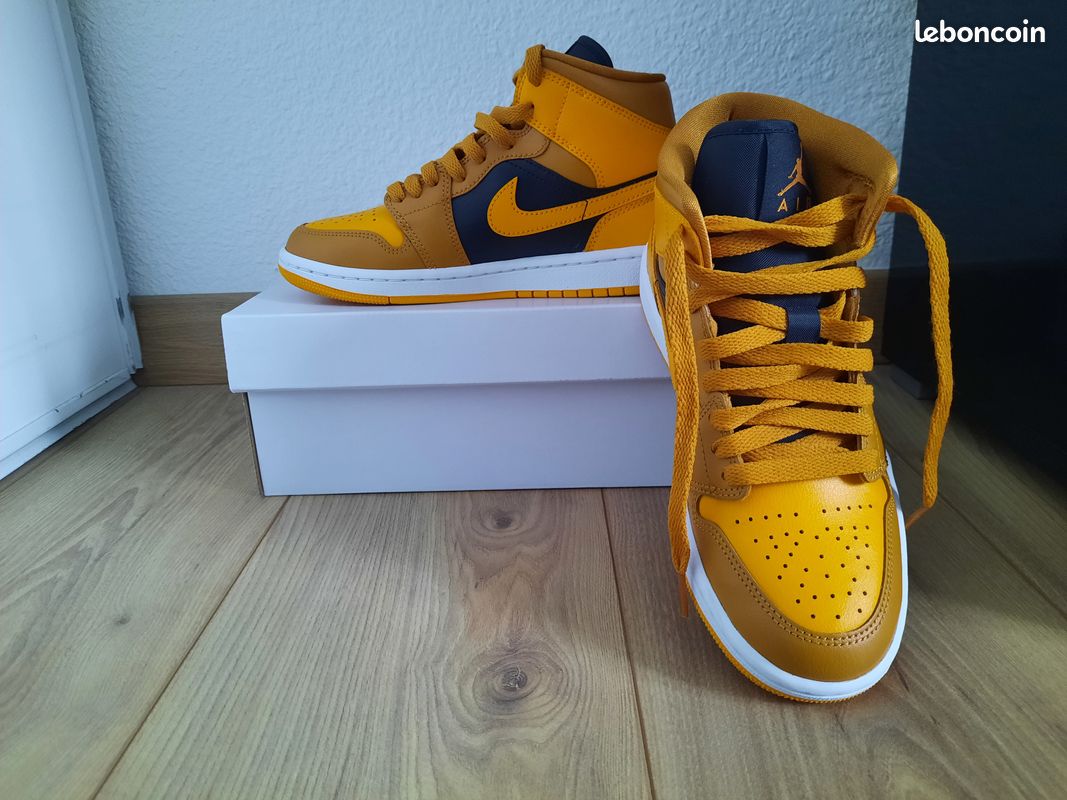 Air Jordan mid jaune Chaussures
