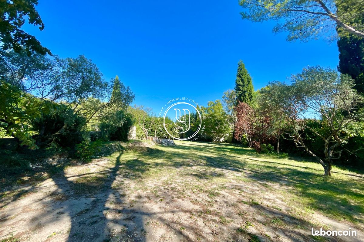 Terrain 600 m² · à Uzès · 600 m² · 495 000 €