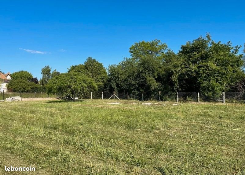 Terrain 930 m² · à Caillouet-Orgeville · 65 000 €