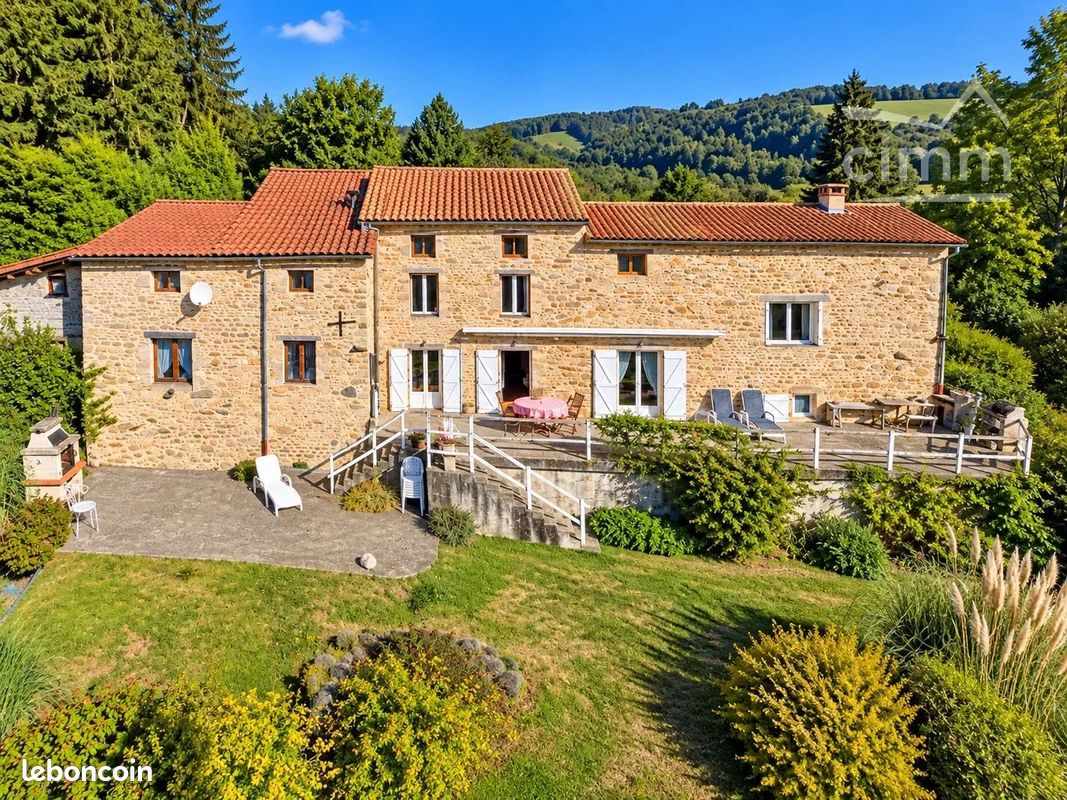 Maison 12 pièces 342 m² · à La Chapelle-Agnon · 342 m² · 299 000 €
