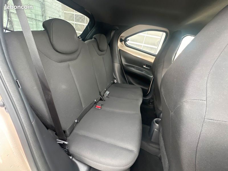 Toyota aygo x 1.0 VVT-i 72 Design (image 19)