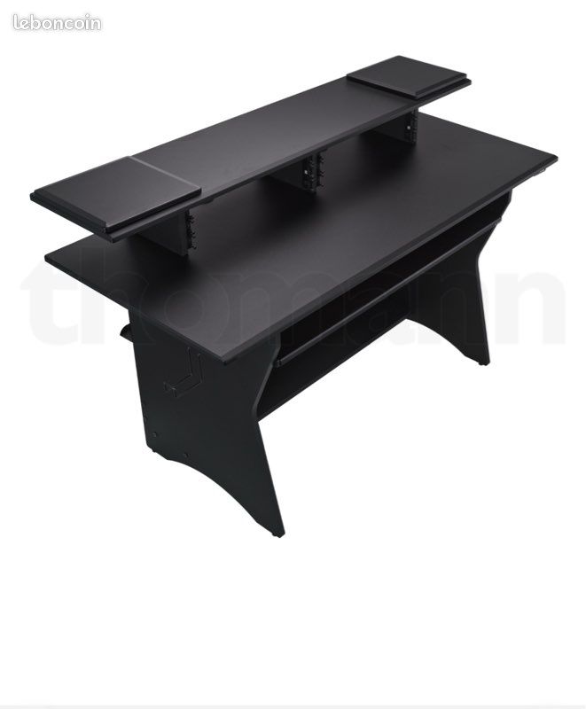 Bureau de gamer ou enregistrement noir (image 3)