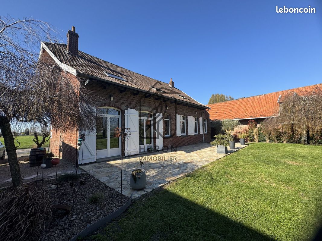 Maison 8 pièces 293 m² · à Radinghem-en-Weppes · 293 m² · 933 000 €