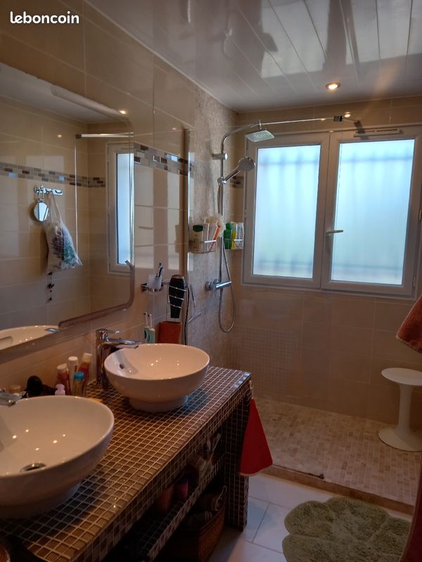 Chambre dans maison avec jardin (image 3)