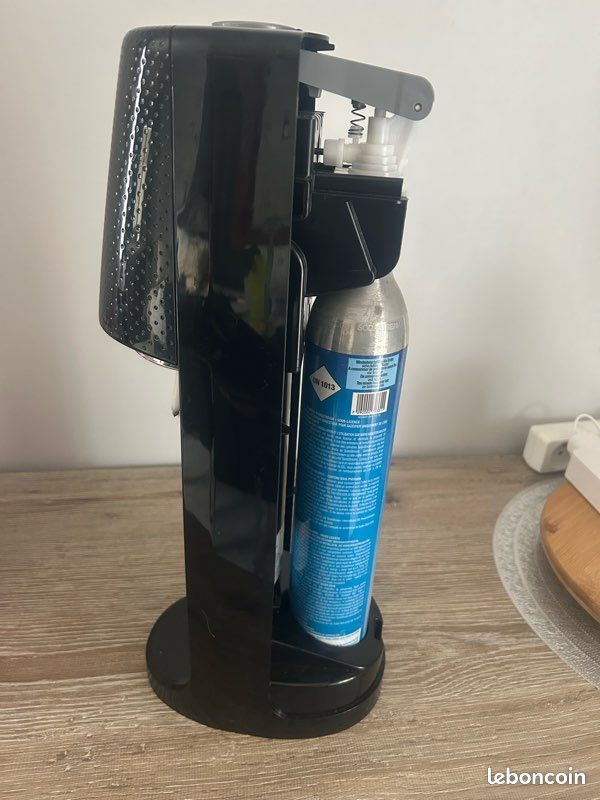 Test de la machine à eau pétillante : distributeur de boissons gazeuses noir