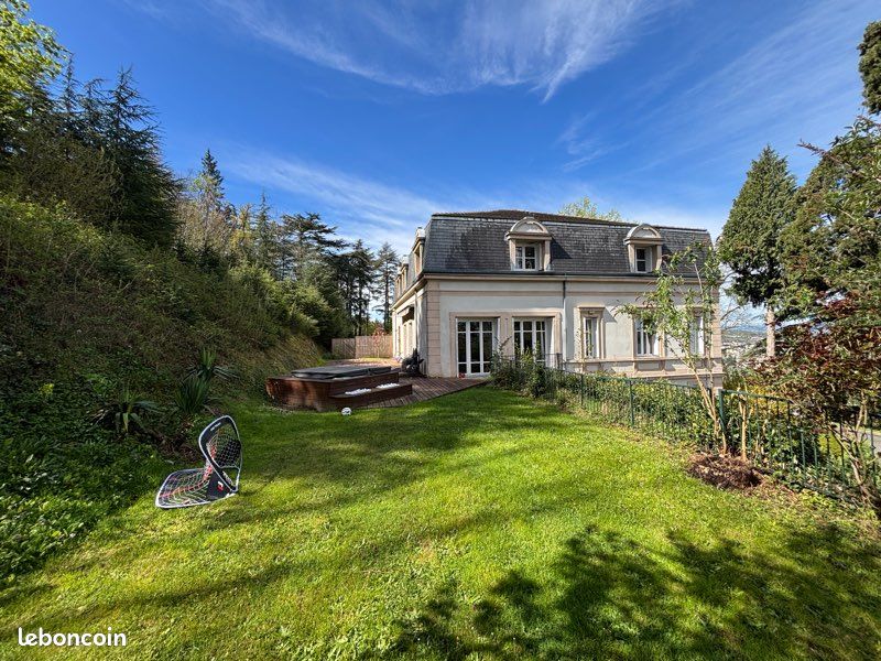 Maison 7 pièces 178 m² · à Saint-Étienne · 178 m² · 415 000 €