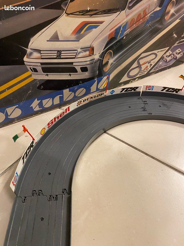 Jouet Ancien Burago Peugeot 205 T16 1/24