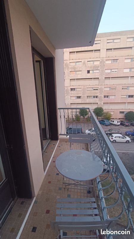 Studio meublé 30 m² tout équipé avec balcon et parking (Arènes / Patte d'Oie) (image 4)