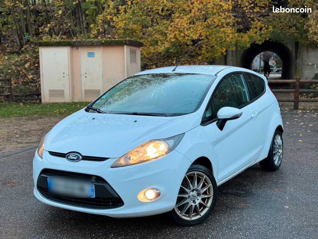 Ford Fiesta 1.25 i 82ch ST CT.OK Voitures