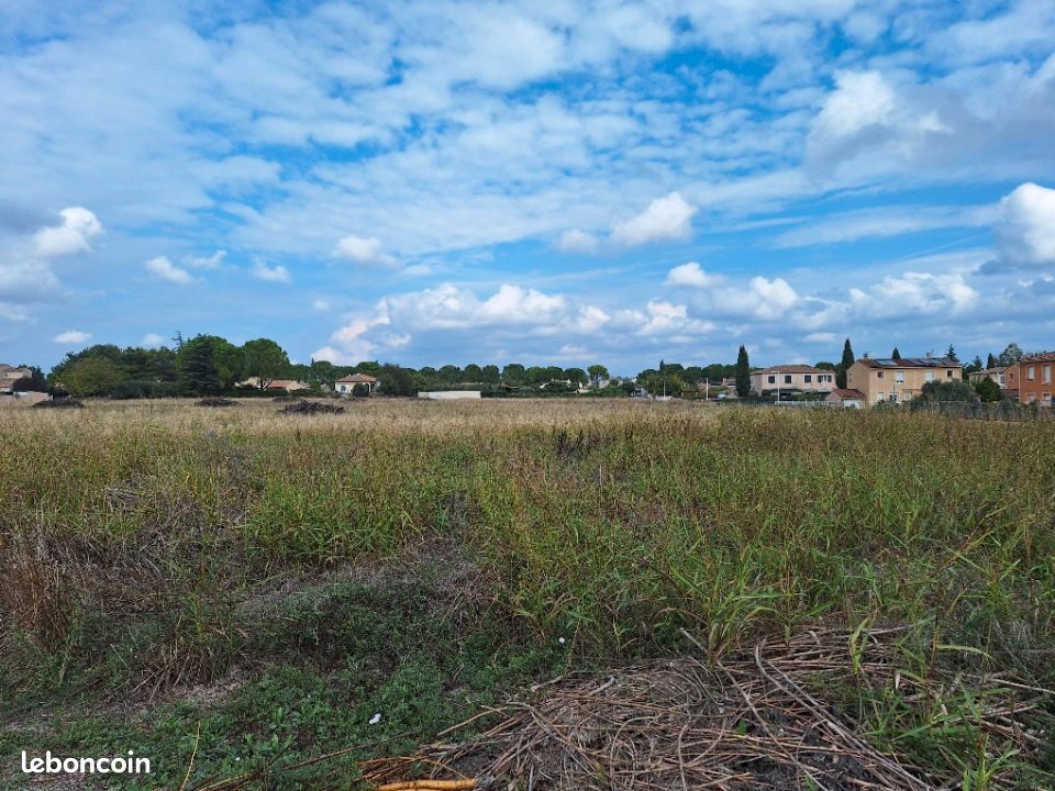 Terrain 250 m² · à Saint-Chaptes · 75 900 €