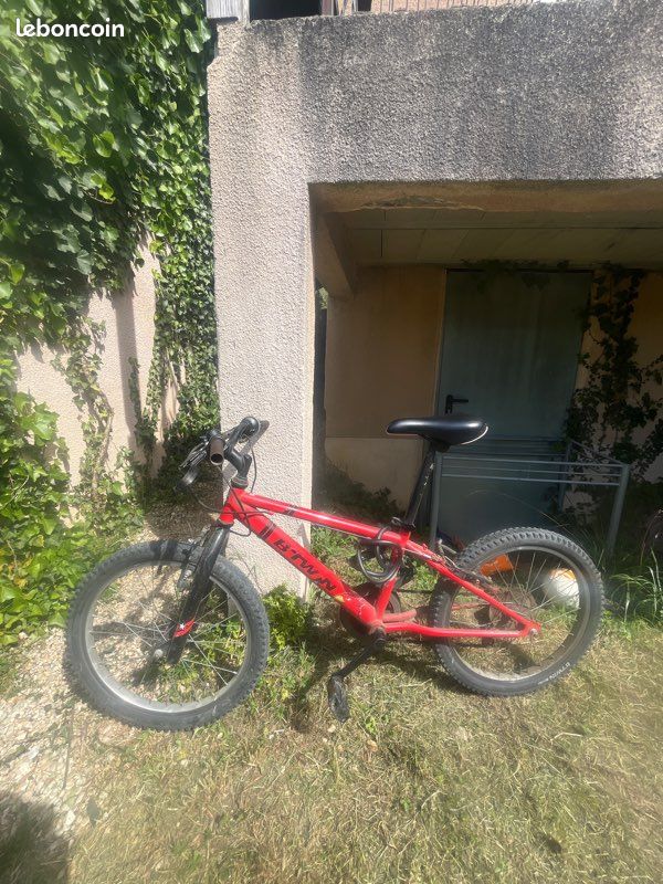 Vélo btwn rouge 8-10 ans très bon état (image 1)