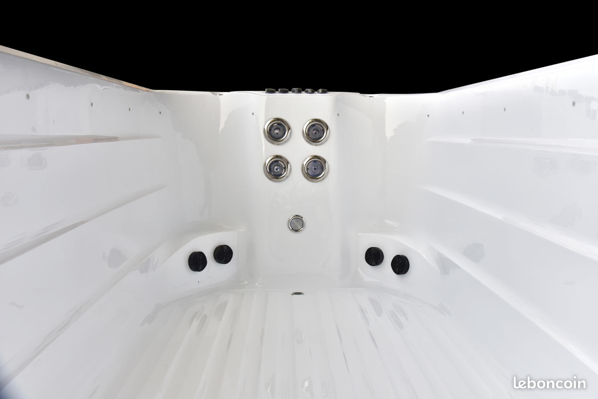 Spa de Nage 5.8m Haut de Gamme – 3 places + nage à contre-courant – Comme neuf (image 5)