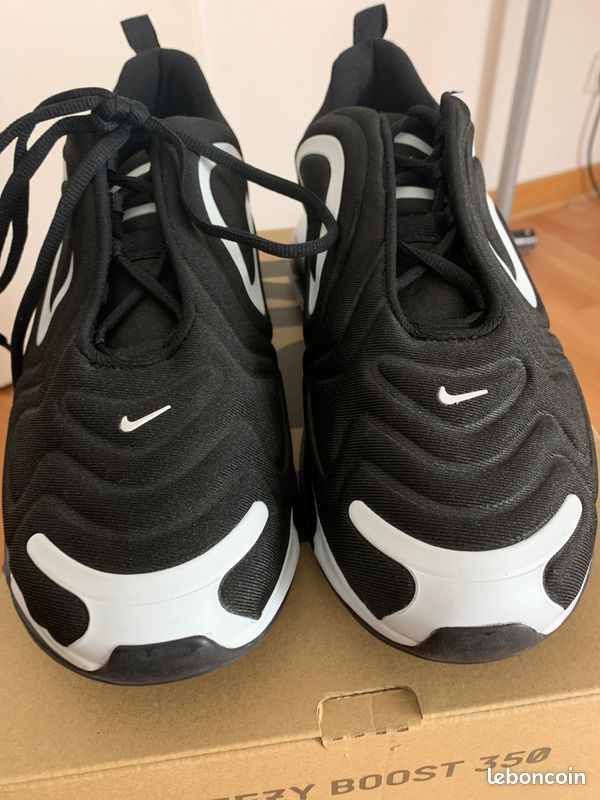Vend Nike 720 en 44 noir et blanche (image 1)