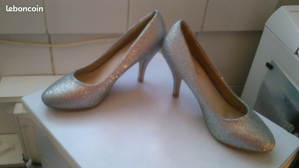 Chaussure pailletée argentée pour fête (image 1)