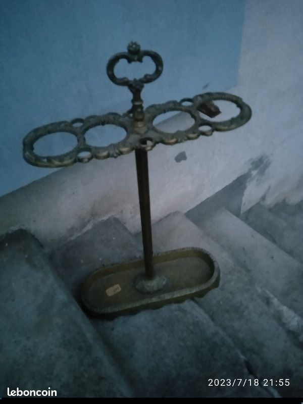A vendre porte parapluie et cane (image 1)