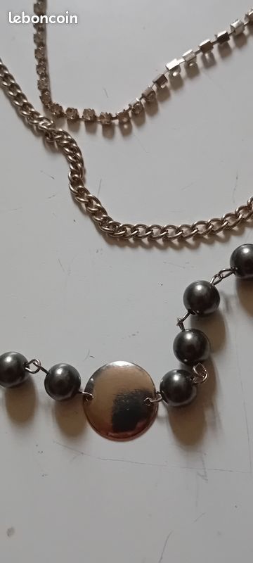 2 Colliers Pendentifs Fantaisies jamais Portés (image 8)