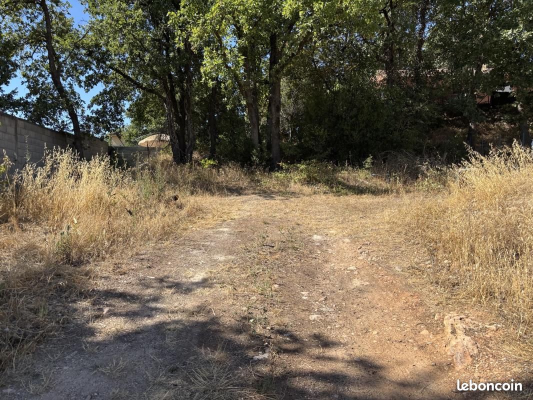 Terrain 440 m² Saint Maximin La Sainte Baume · à Saint-Maximin-la-Sainte-Baume · 160 000 €