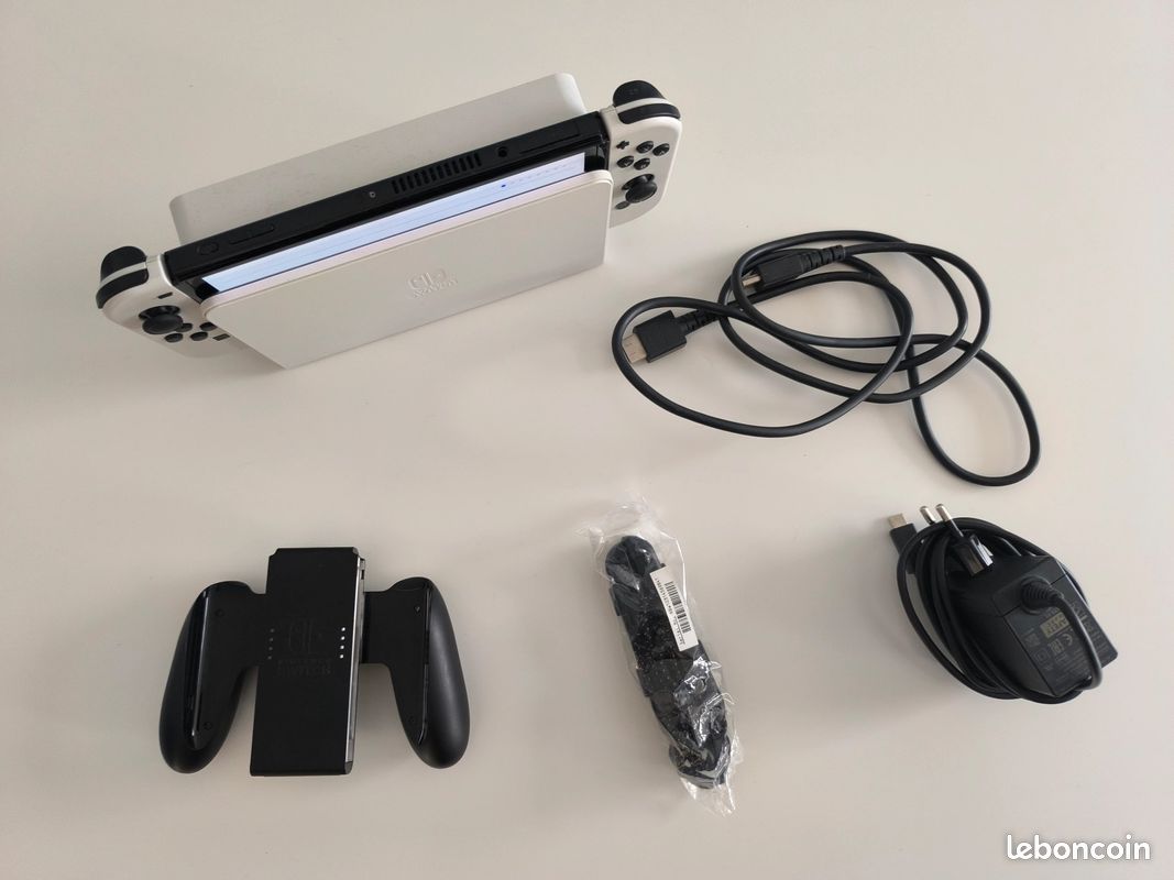 Nintendo Switch OLED (image 2)