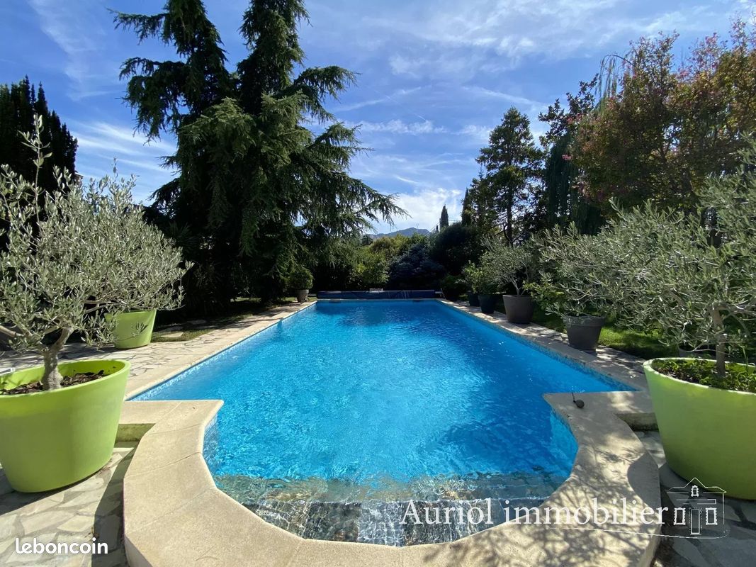 Maison 5 pièces 210 m² · à Auriol · 210 m² · 899 000 €