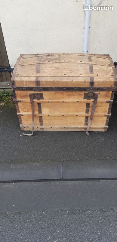 Coffre en bois (image 1)