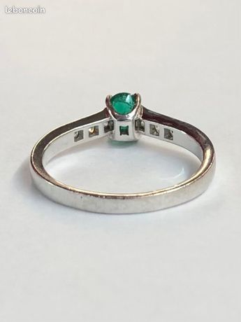 Bague Or Blanc Avec 4 Diamants (0,40 Ct) Et 5 émeraudes - Poinçon Tête D'aigle, Occasion